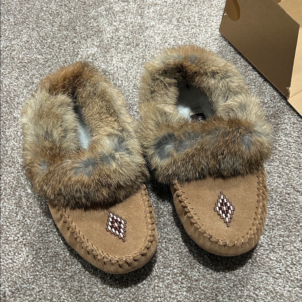Cozy Brown Fur-Lined Women's Manitobah mukluk Moccasins
